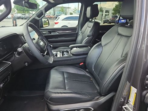 Used 2022 Jeep Wagoneer Series I w/ Premium Group I AWD/4WD image 4