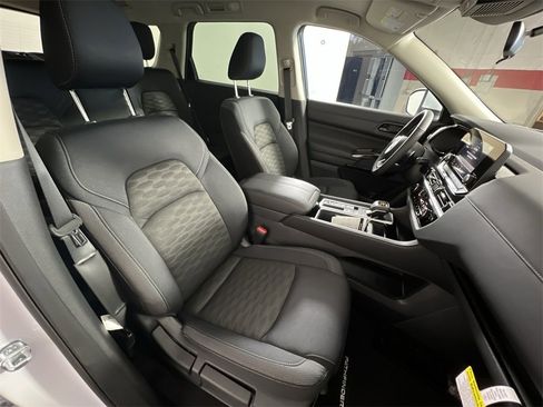 New 2025 Nissan Pathfinder SV image 26