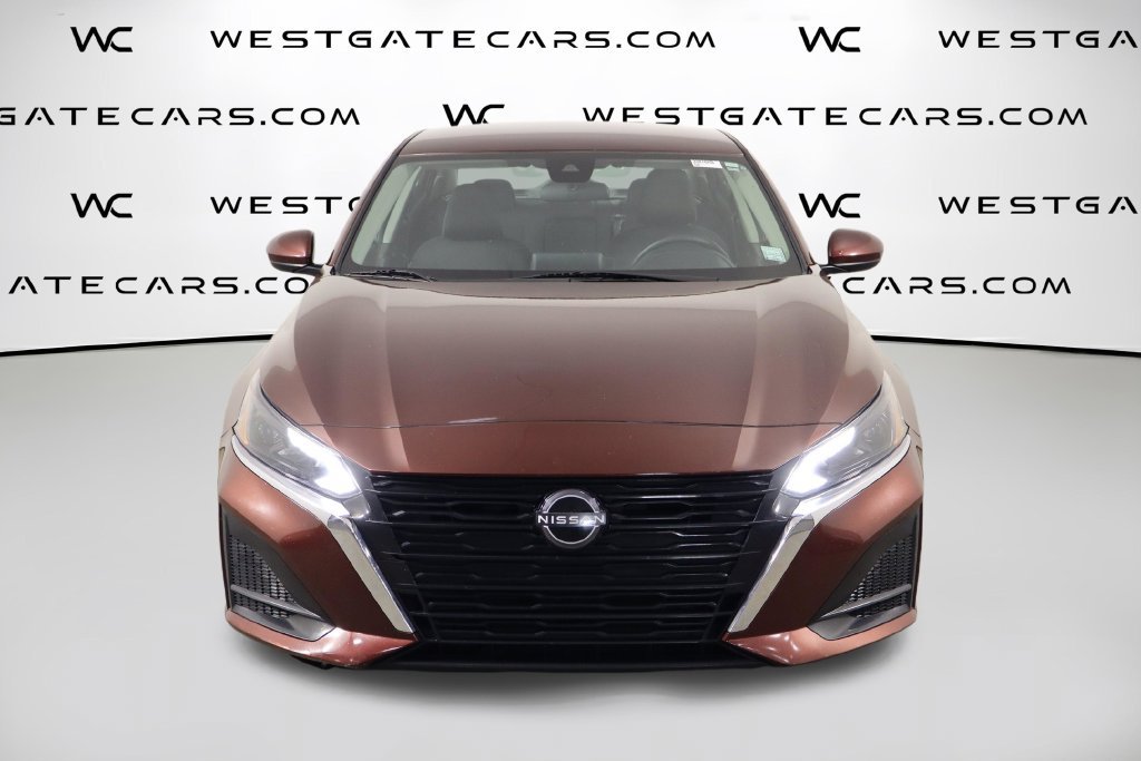 Used 2023 Nissan Altima 2.5 SV FWD image 2