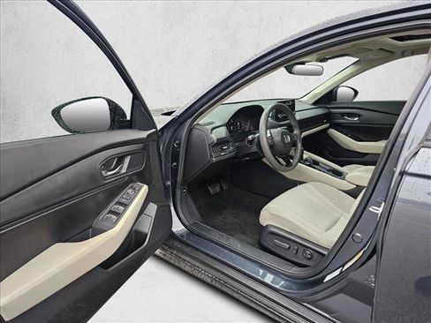 Used 2023 Honda Accord EX image 18