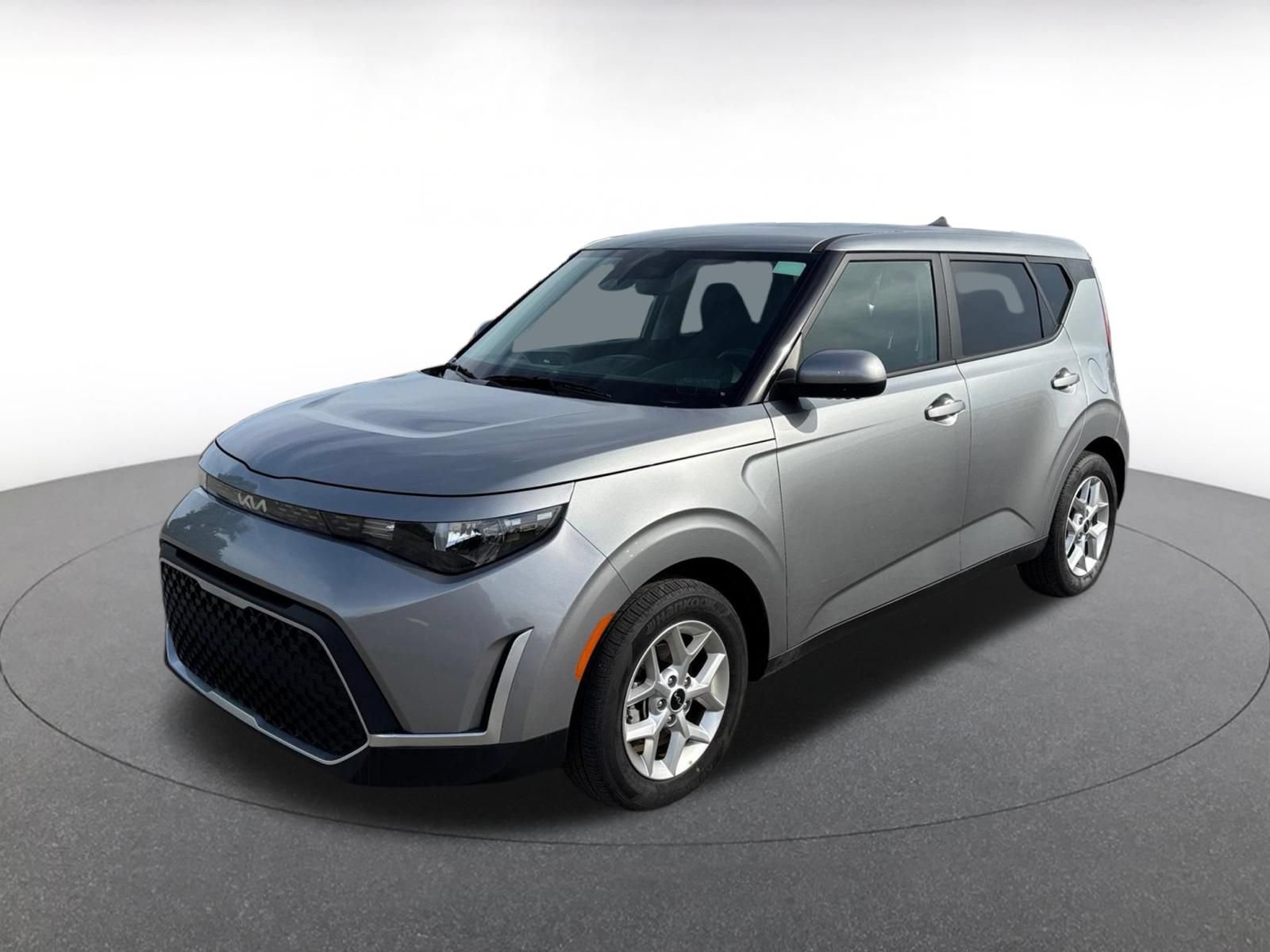 Used 2025 Kia Soul LX w/ LX Technology Package FWD image 4