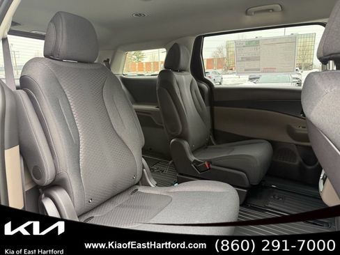 New 2026 Kia Carnival LX FWD image 15