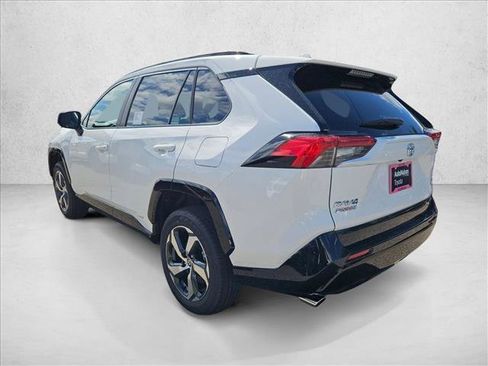 New 2025 Toyota RAV4 SE image 8