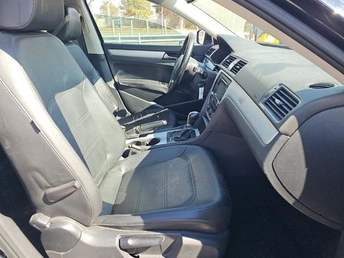 Used 2013 Volkswagen Passat 2.5 SE image 10