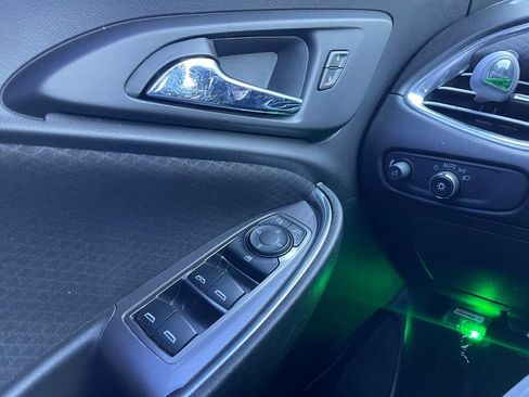 Used 2018 Chevrolet Malibu LT w/ Redline Edition image 11