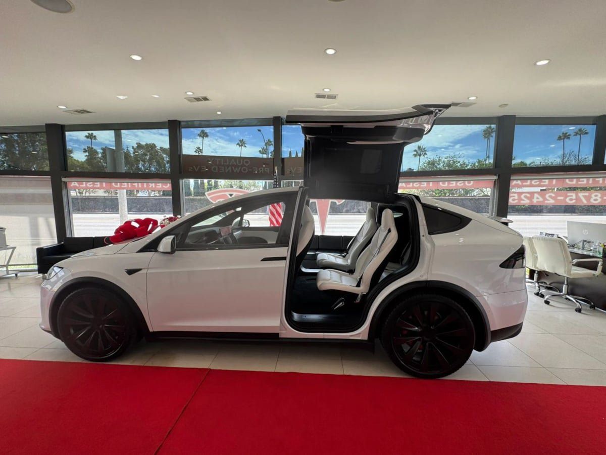 Used 2023 Tesla Model X AWD/4WD image 5