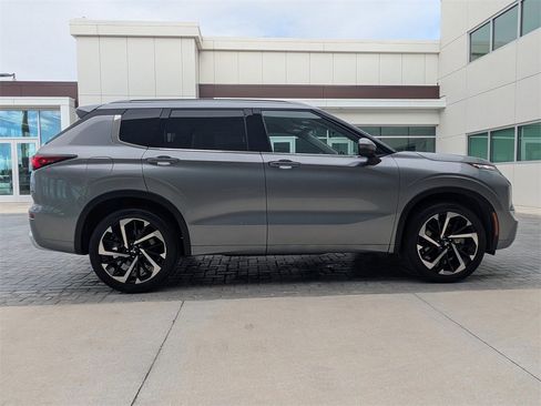 Used 2024 Mitsubishi Outlander SEL Black Edition image 3