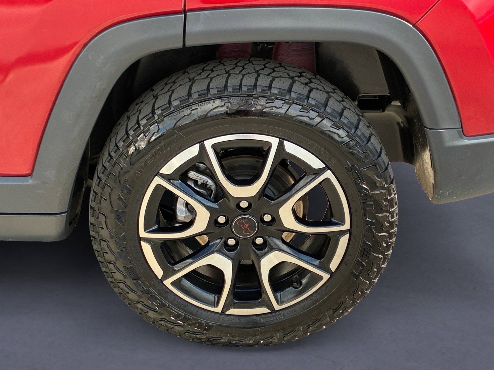 Used 2025 Jeep Compass Trailhawk AWD/4WD image 9