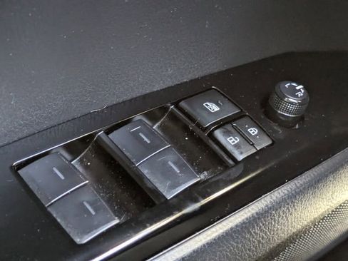 Used 2025 Toyota Camry SE image 24