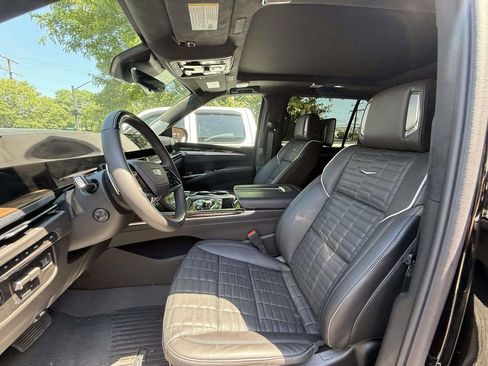 Used 2026 Cadillac Escalade ESV Platinum Sport w/ LPO, ONYX Package AWD/4WD image 7