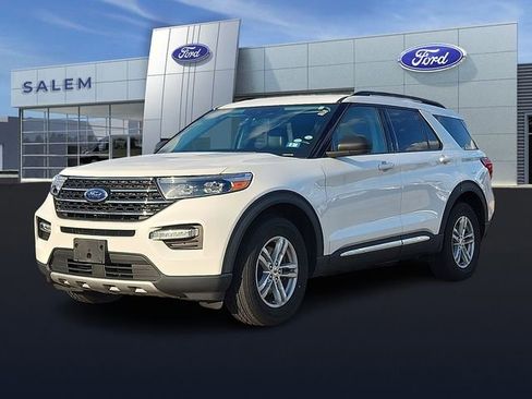 Certified 2022 Ford Explorer XLT w/ Equipment Group 202A AWD/4WD image 4