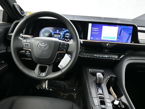 Used 2023 Toyota Crown Limited w/ Advanced Technology Package image 20