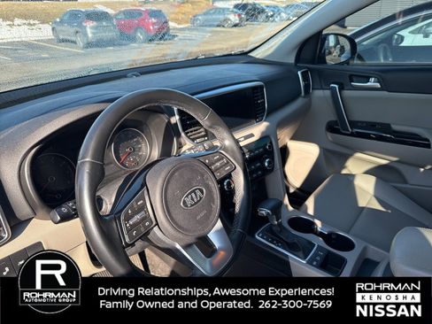 Used 2020 Kia Sportage EX image 2