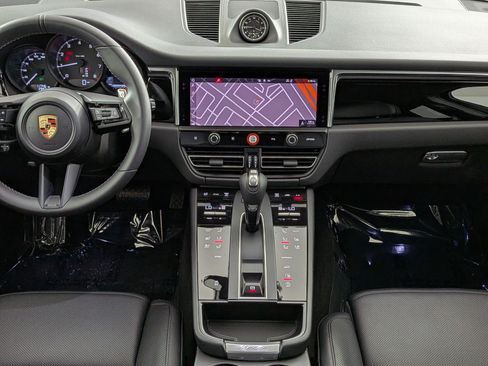 Certified 2025 Porsche Macan AWD/4WD image 20