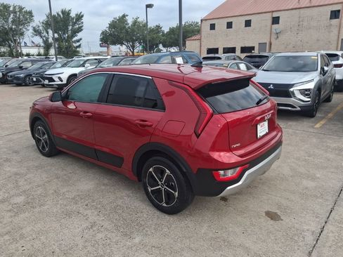 Used 2025 Kia Niro LX FWD image 8