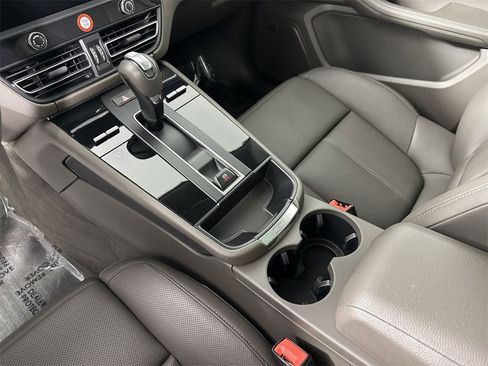 Certified 2025 Porsche Macan image 32