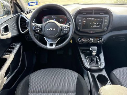 Used 2024 Kia Soul LX w/ Option Group 015 FWD image 17