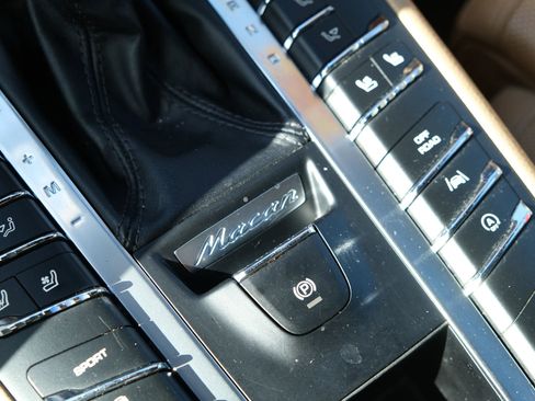 Used 2017 Porsche Macan image 35