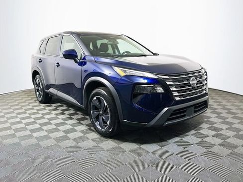 Used 2024 Nissan Rogue SV image 1