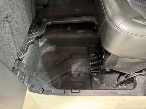 Used 2023 Chrysler Pacifica Touring-L image 24