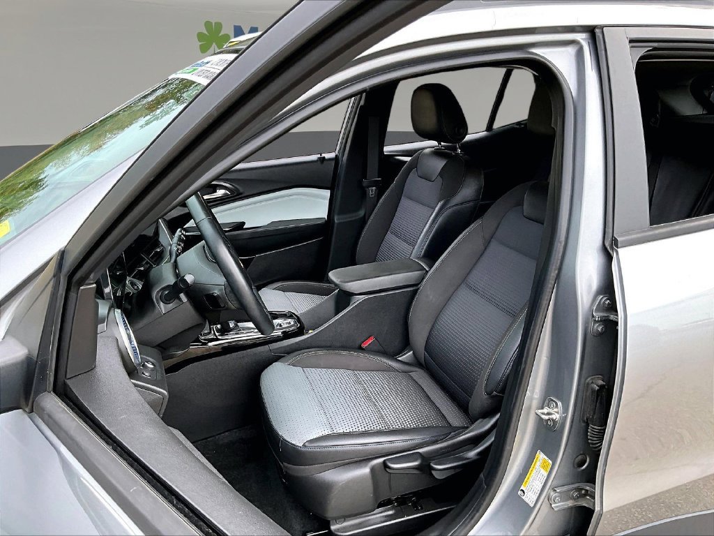 Used 2024 Chevrolet Trax LT w/ Driver Confidence Package FWD image 23