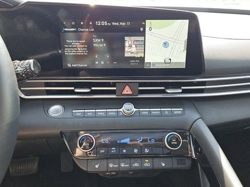 Used 2025 Hyundai Elantra SEL FWD image 18