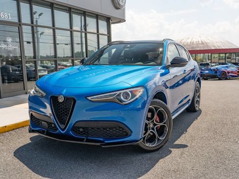 Used 2022 Alfa Romeo Stelvio Veloce AWD/4WD image 2