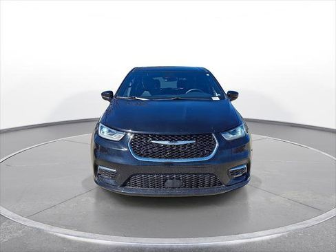 Used 2025 Chrysler Pacifica Select FWD image 3