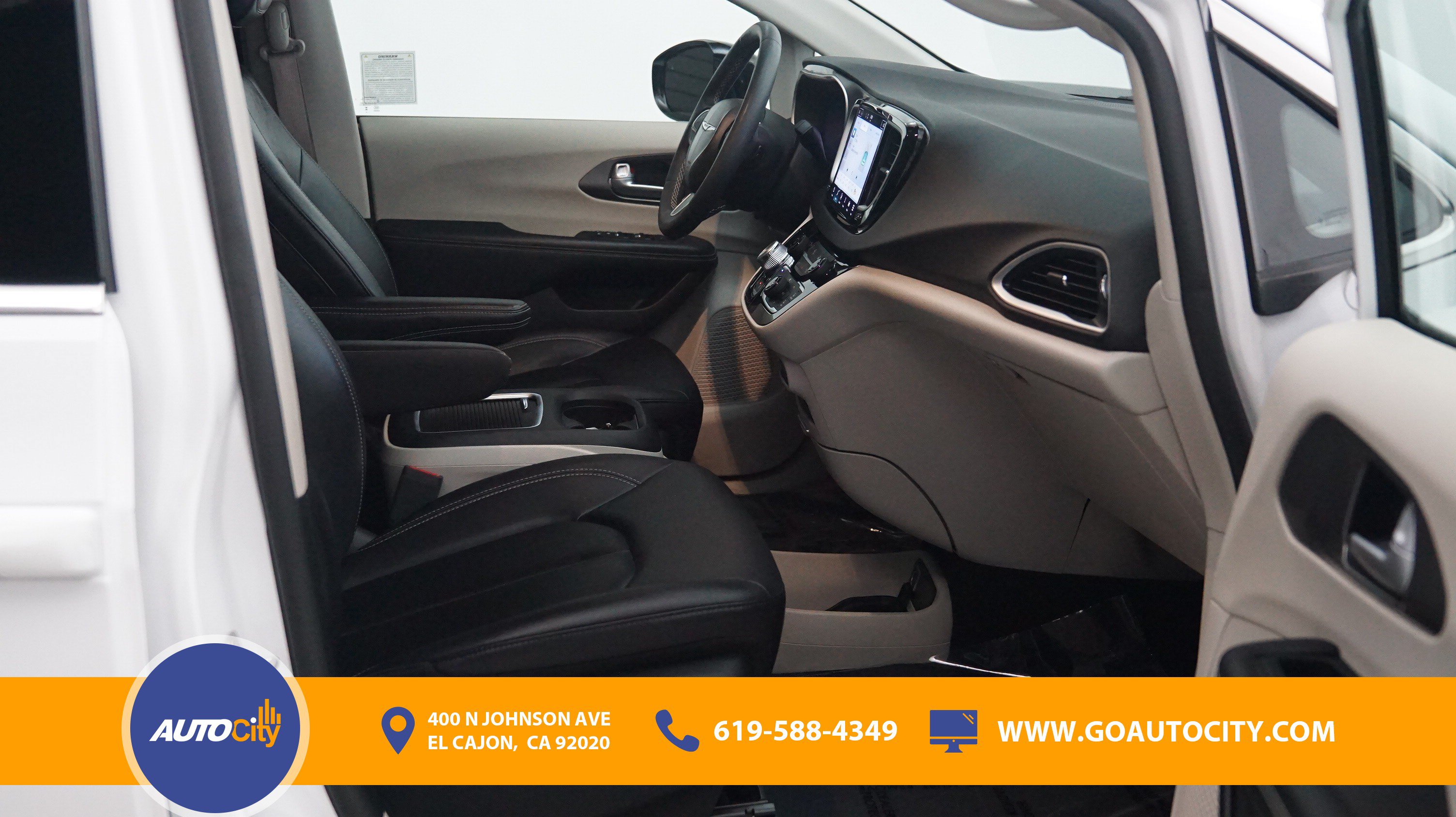 Used 2024 Chrysler Pacifica Touring-L FWD image 8
