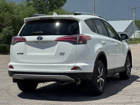 Used 2018 Toyota RAV4 XLE AWD/4WD image 5