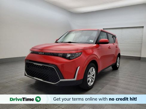 Used 2023 Kia Soul LX image 1