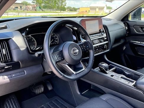 Used 2024 Nissan Pathfinder SV FWD image 12