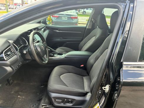 Used 2020 Toyota Camry LE w/ Convenience Package FWD image 11