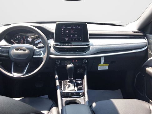 New 2025 Jeep Compass Latitude image 24