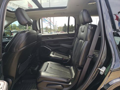 Used 2024 Jeep Grand Cherokee L Limited w/ Luxury Tech Group II AWD/4WD image 12