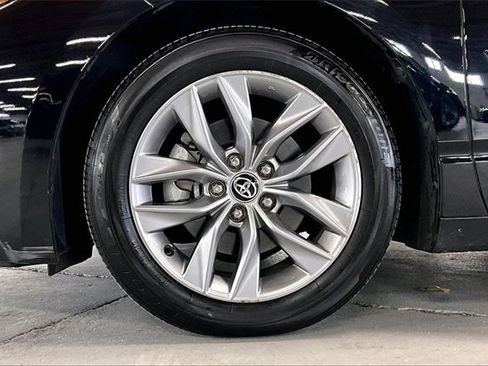 Used 2021 Toyota Avalon XLE w/ Moonroof Package image 34