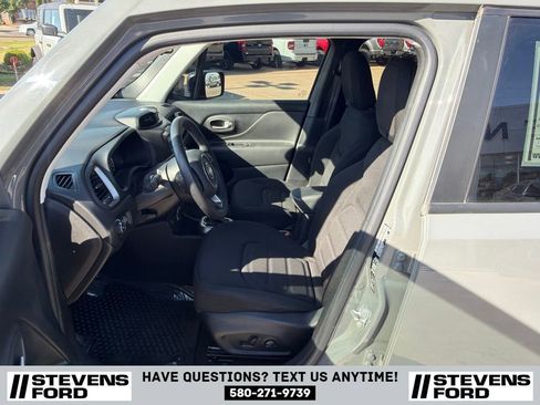 Used 2022 Jeep Renegade Latitude w/ Convenience Group AWD/4WD image 13