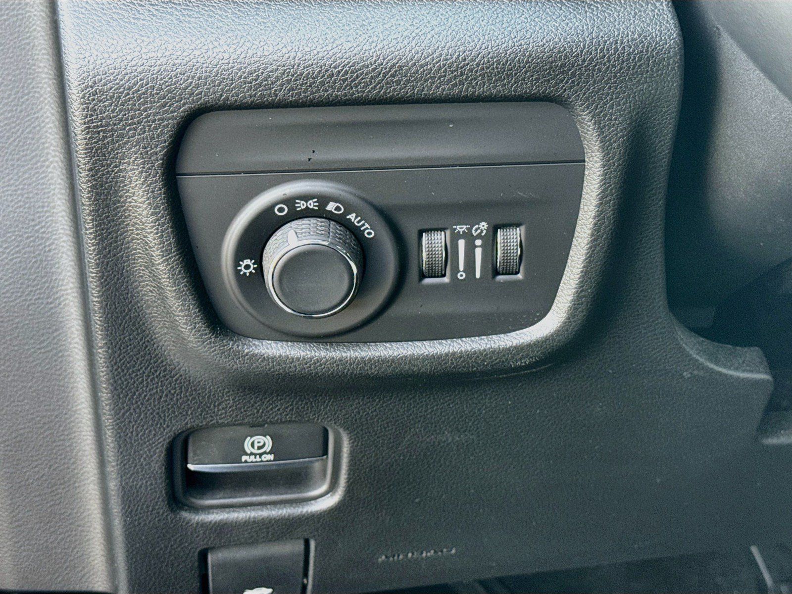 Used 2023 Jeep Grand Cherokee L Laredo AWD/4WD image 10