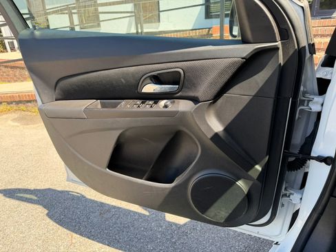 Used 2016 Chevrolet Cruze LT image 24