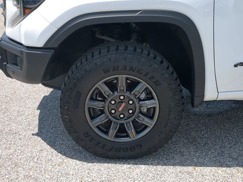 Used 2025 GMC Sierra 1500 AT4X AWD/4WD image 11