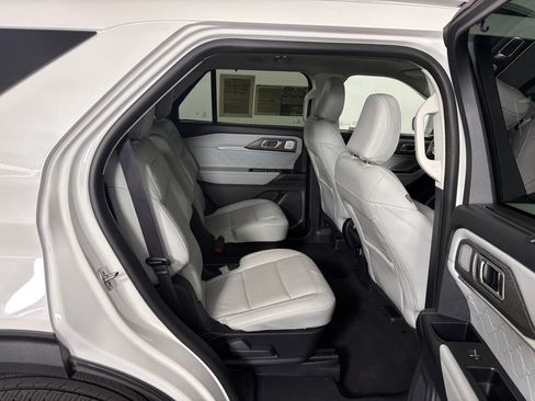 Certified 2025 Ford Explorer Platinum w/ Ultimate Package AWD/4WD image 39