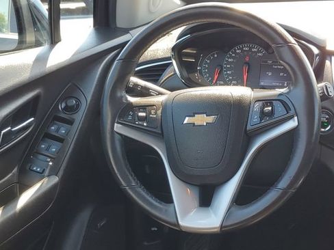 Used 2018 Chevrolet Trax Premier FWD image 30