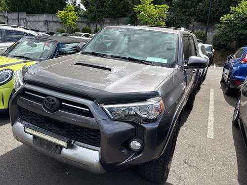 Used 2020 Toyota 4Runner TRD Off-Road AWD/4WD image 37