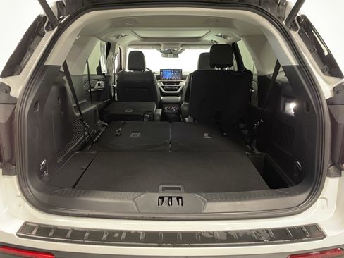 Used 2025 Ford Explorer Active w/ Active Comfort Package image 28