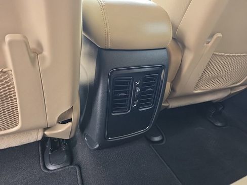 Used 2019 Dodge Durango SXT AWD/4WD image 13