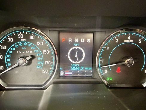 Used 2012 Jaguar XF RWD image 19