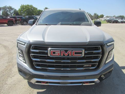 New 2026 GMC Yukon AT4 AWD/4WD image 10