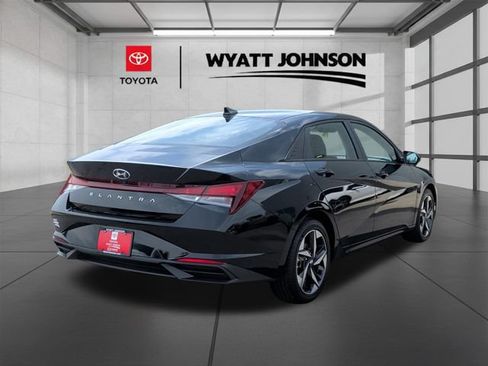 Used 2023 Hyundai Elantra SEL w/ Convenience Package FWD image 5