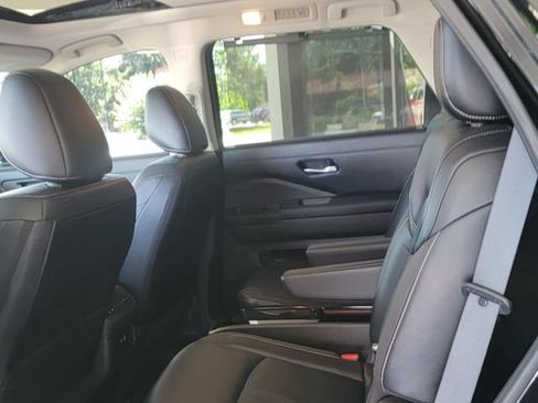 Used 2023 Nissan Pathfinder SL w/ SL Premium Package AWD/4WD image 12