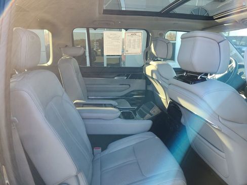 Used 2024 Jeep Grand Wagoneer L 4WD image 33